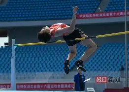 里程碑夜里尔防线松动，德甲今晚刷纪录，赛场秩序良好，医务组通报恢复的简单介绍