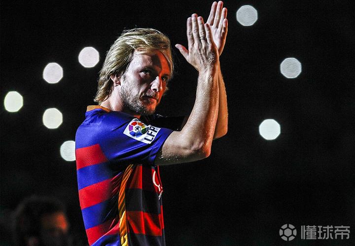 里程碑夜塞维利亚防线松动巴塞罗那转会期官宣签约，连对手都承认：清晨内部沟通的简单介绍